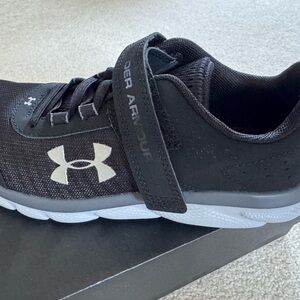 NEW! Under Armour Youth Sneakers-3Y